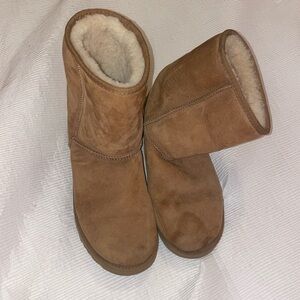 Women's tan ugg boots